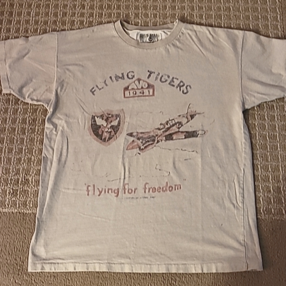 Flying Tigers FedEx size large t-shirt
